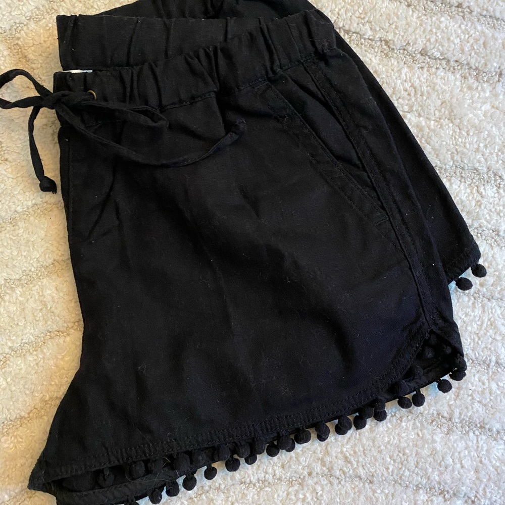 Linen cute shorts with Pom Pom trim